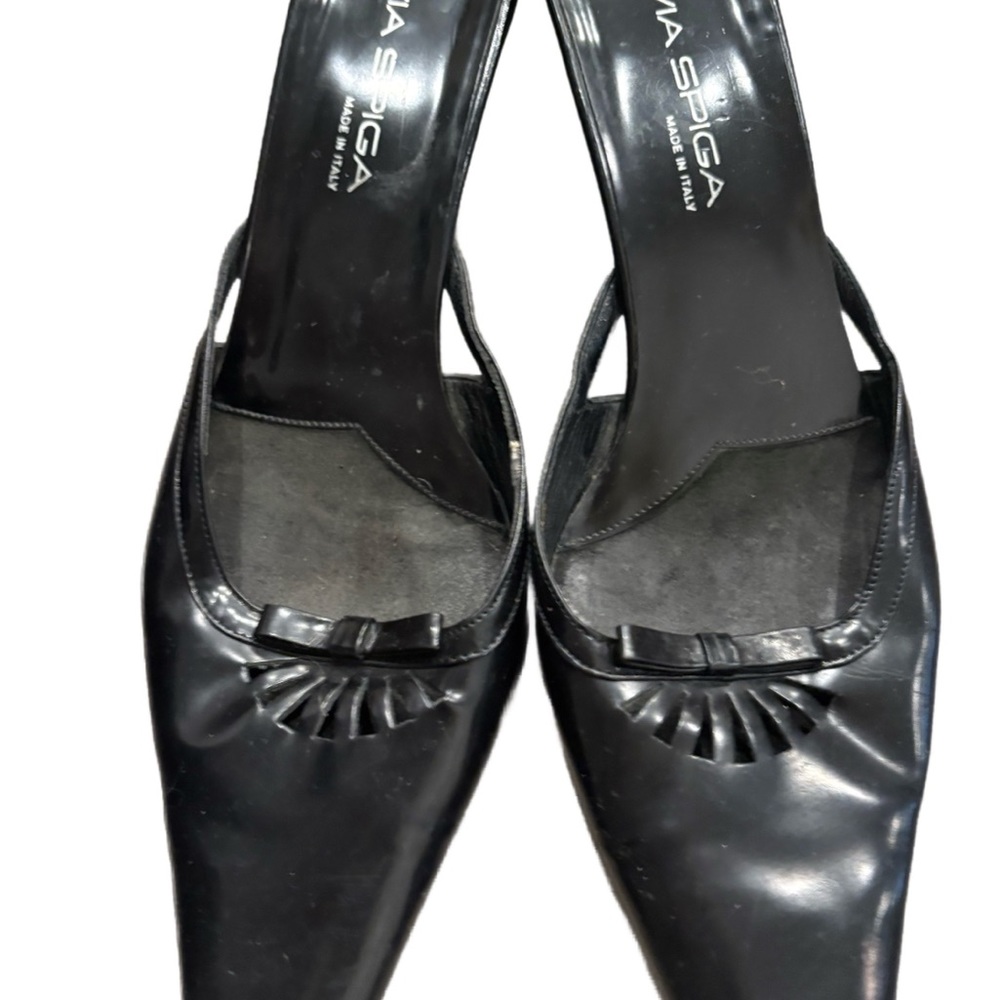 Via Spiga Black Heels with Pointed Toe and Sleek Design